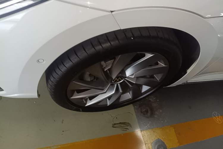 Used Volkswagen FAW-Volkswagen CC 2023 380TSI Striking Edition Left Front Wheel Hub