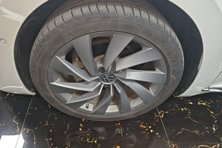 Used Volkswagen FAW-Volkswagen CC 2023 380TSI Striking Edition Left Front Wheel Hub