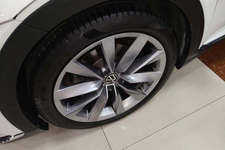 Used Volkswagen FAW-Volkswagen CC 2023 Hunting Vehicle 380TSI Hunter's Heart Edition Left Front Wheel Hub