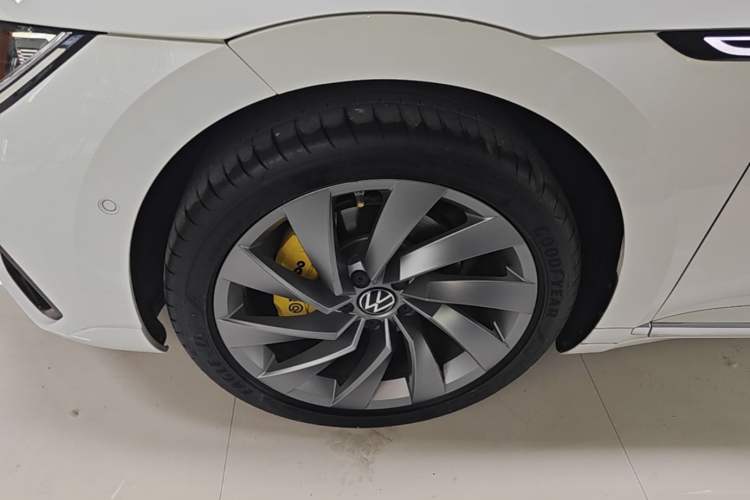 Used Volkswagen FAW-Volkswagen CC 2023 380TSI Striking Edition Left Front Wheel Hub