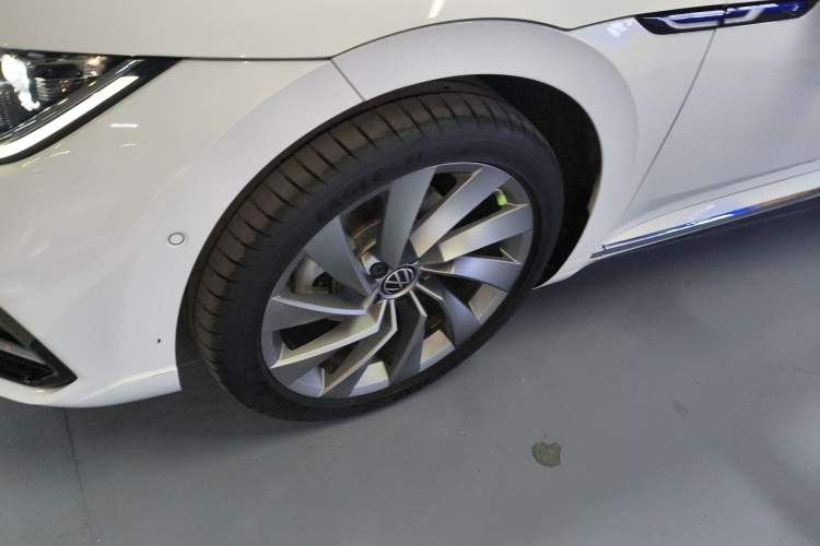 Used Volkswagen FAW-Volkswagen CC 2023 380TSI Striking Edition Left Front Wheel Hub