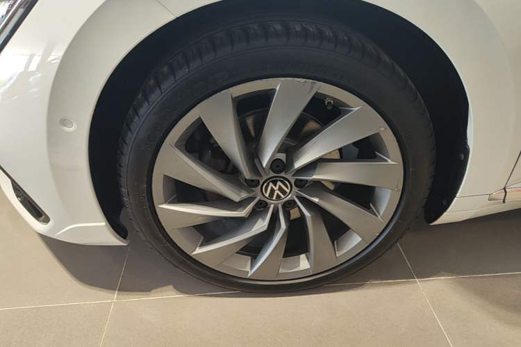 Used Volkswagen FAW-Volkswagen CC 2023 380TSI Striking Edition Left Front Wheel Hub