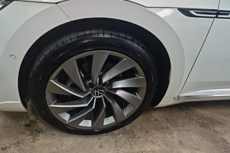 Used Volkswagen FAW-Volkswagen CC 2023 380TSI Striking Edition Left Front Wheel Hub