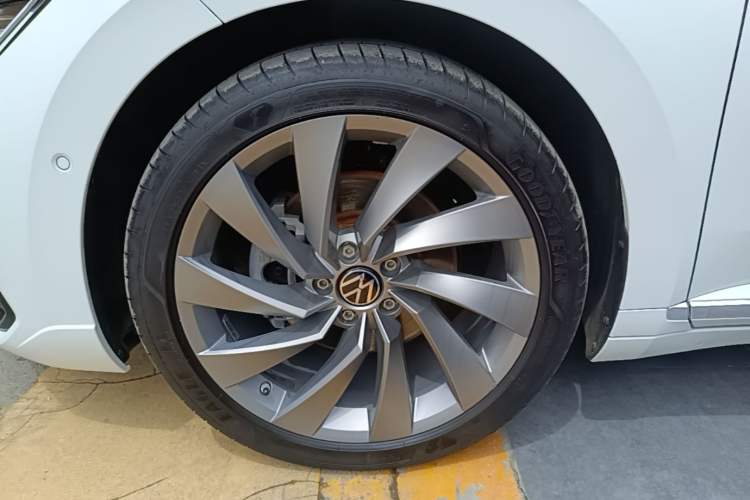 Used Volkswagen FAW-Volkswagen CC 2023 380TSI Striking Edition Left Front Wheel Hub
