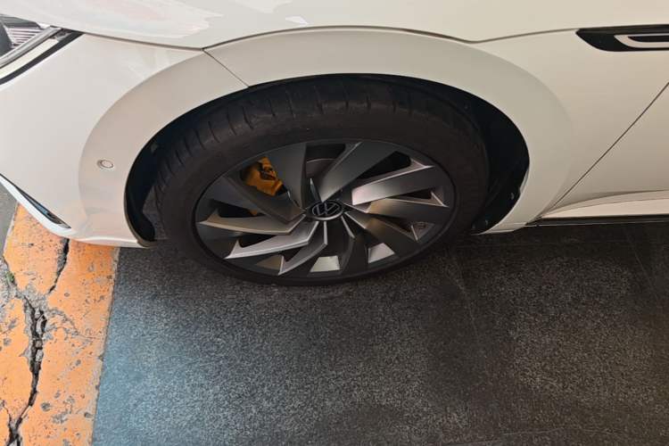 Used Volkswagen FAW-Volkswagen CC 2023 380TSI Striking Edition Left Front Wheel Hub