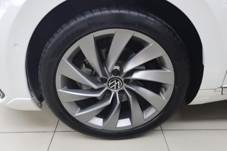 Used Volkswagen FAW-Volkswagen CC 2023 380TSI Striking Edition Left Front Wheel Hub