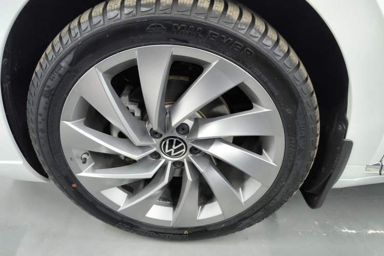 Used Volkswagen FAW-Volkswagen CC 2023 380TSI Striking Edition Left Front Wheel Hub