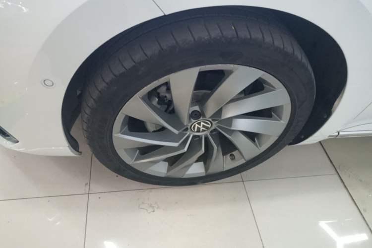 Used Volkswagen FAW-Volkswagen CC 2023 380TSI Striking Edition Left Front Wheel Hub