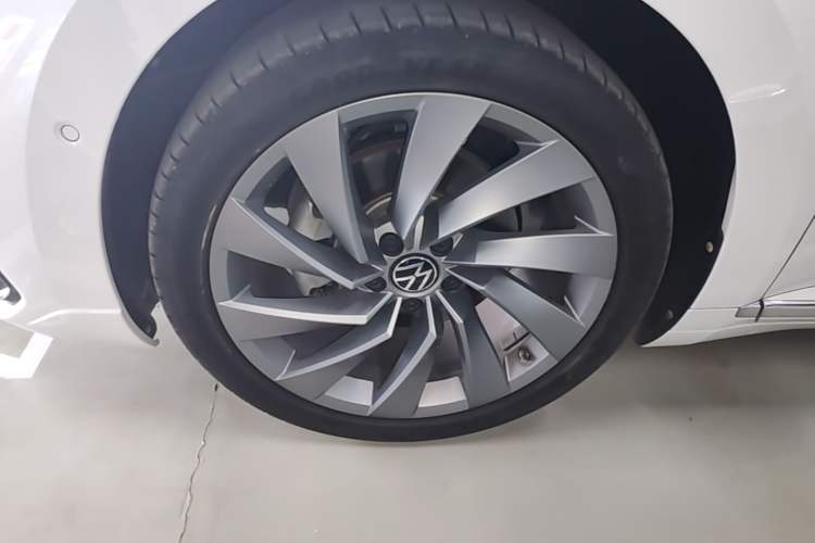 Used Volkswagen FAW-Volkswagen CC 2023 380TSI Striking Edition Left Front Wheel Hub