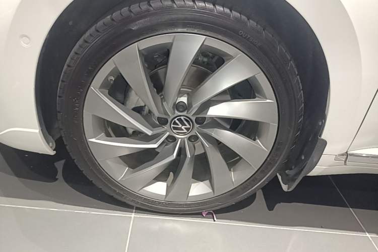Used Volkswagen FAW-Volkswagen CC 2023 380TSI Striking Edition Left Front Wheel Hub