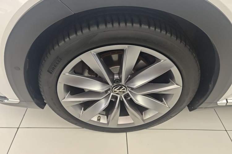 Used Volkswagen FAW-Volkswagen CC 2023 Hunting Vehicle 380TSI Hunter's Heart Edition Left Front Wheel Hub