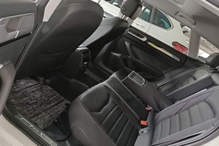 Used Volkswagen FAW-Volkswagen CC 2023 Hunting Vehicle 380TSI Hunter's Heart Edition Left Rear Seat