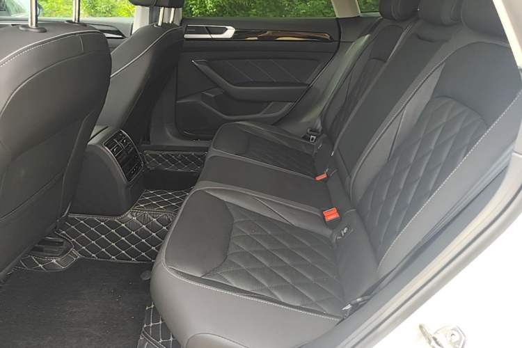 Used Volkswagen FAW-Volkswagen CC 2023 Adventure Vehicle 380TSI Trailblazer Edition Left Rear Seat