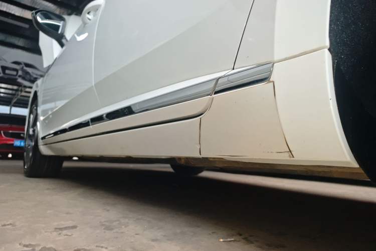 Used Volkswagen FAW-Volkswagen CC 2023 380TSI Striking Edition Left Side Sill
