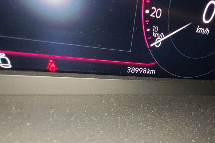 Used Volkswagen FAW-Volkswagen CC 2023 380TSI Striking Edition Odometer Close Up