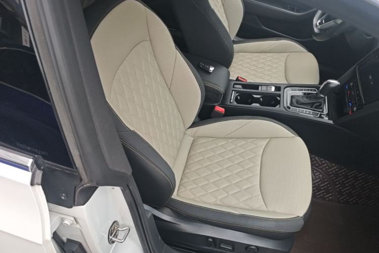 Used Volkswagen FAW-Volkswagen CC 2023 380TSI Striking Edition Right Front Seat