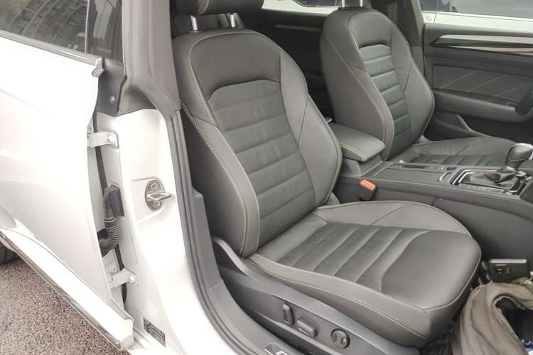 Used Volkswagen FAW-Volkswagen CC 2023 380TSI Striking Edition Right Front Seat