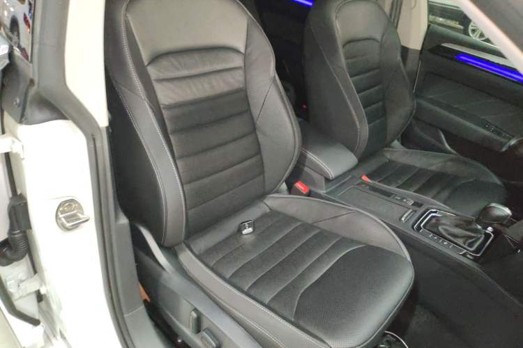 Used Volkswagen FAW-Volkswagen CC 2023 380TSI Striking Edition Right Front Seat