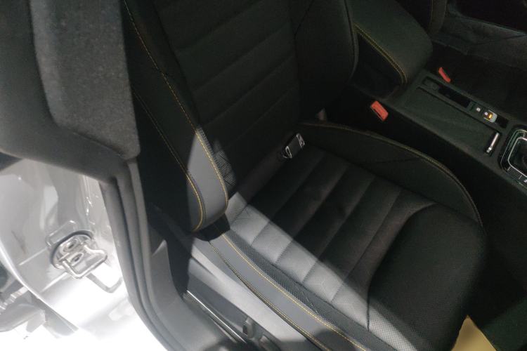 Used Volkswagen FAW-Volkswagen CC 2023 380TSI Striking Edition Right Front Seat