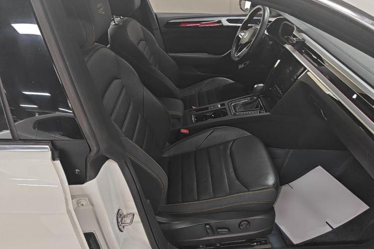 Used Volkswagen FAW-Volkswagen CC 2023 380TSI Striking Edition Right Front Seat