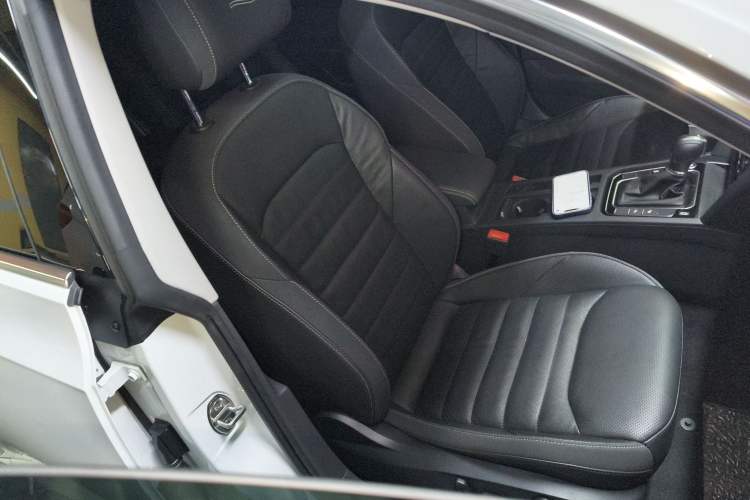 Used Volkswagen FAW-Volkswagen CC 2023 380TSI Striking Edition Right Front Seat