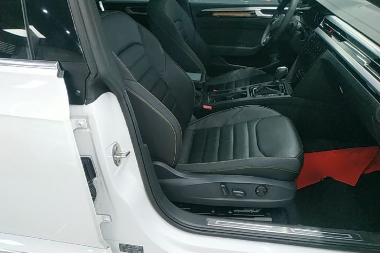 Used Volkswagen FAW-Volkswagen CC 2023 380TSI Striking Edition Right Front Seat