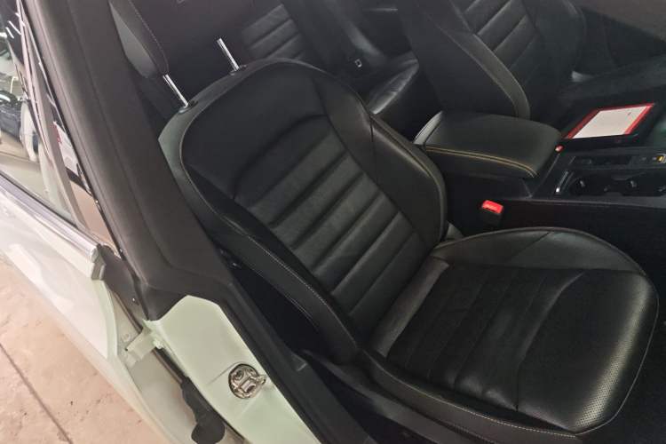 Used Volkswagen FAW-Volkswagen CC 2023 380TSI Striking Edition Right Front Seat