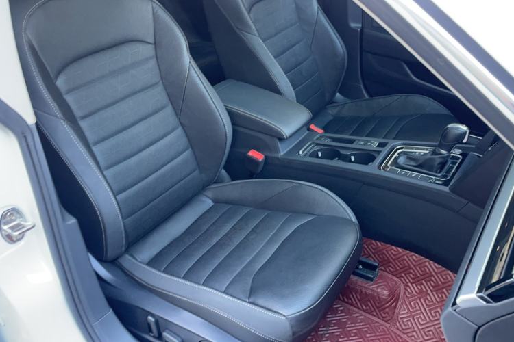 Used Volkswagen FAW-Volkswagen CC 2023 Hunting Vehicle 380TSI Hunter's Heart Edition Right Front Seat