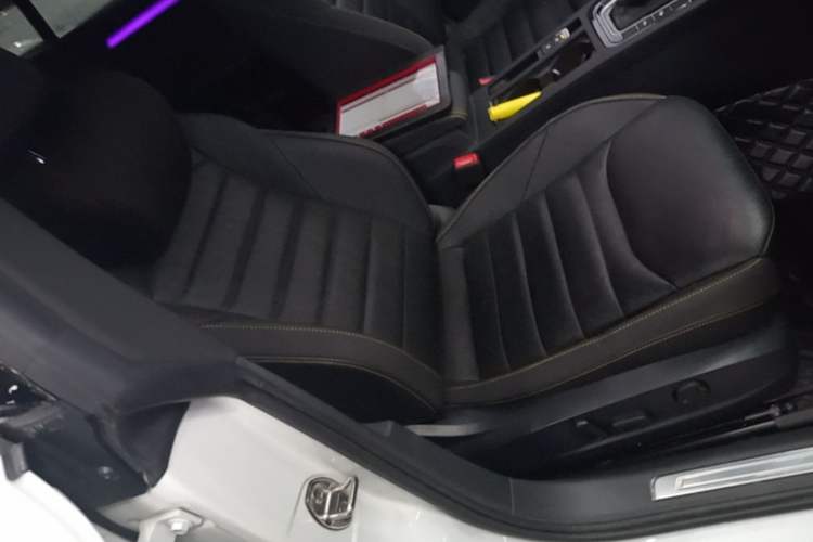 Used Volkswagen FAW-Volkswagen CC 2023 380TSI Striking Edition Right Front Seat