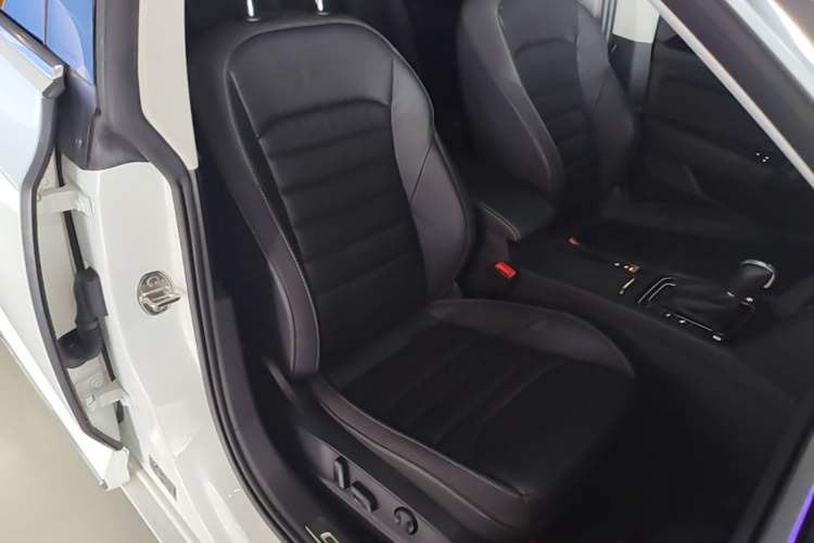 Used Volkswagen FAW-Volkswagen CC 2023 380TSI Striking Edition Right Front Seat