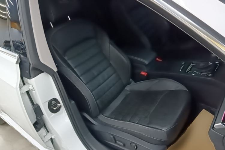 Used Volkswagen FAW-Volkswagen CC 2023 380TSI Striking Edition Right Front Seat
