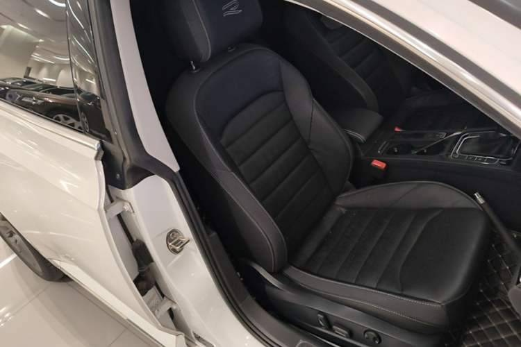 Used Volkswagen FAW-Volkswagen CC 2023 380TSI Striking Edition Right Front Seat