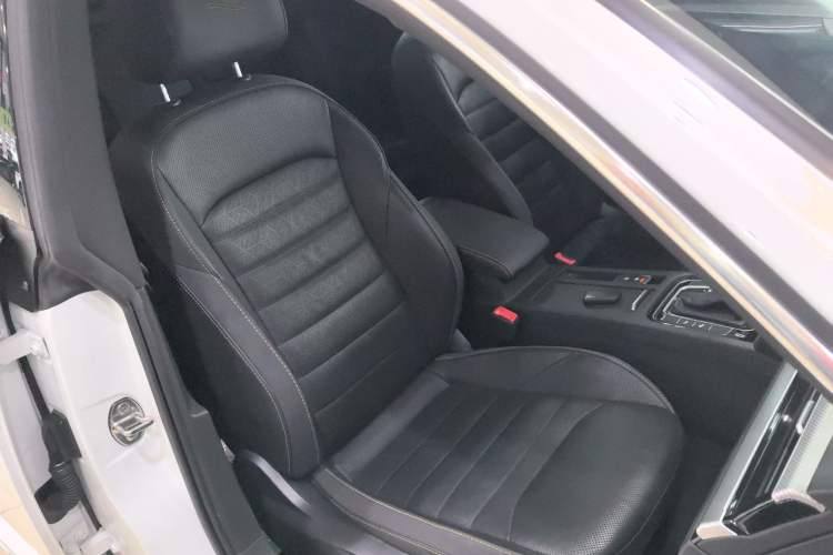Used Volkswagen FAW-Volkswagen CC 2023 380TSI Striking Edition Right Front Seat