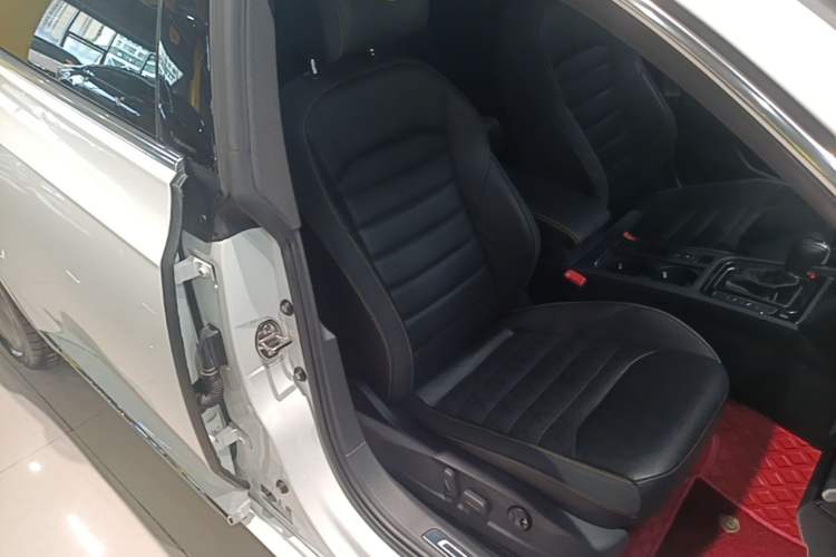 Used Volkswagen FAW-Volkswagen CC 2023 380TSI Striking Edition Right Front Seat