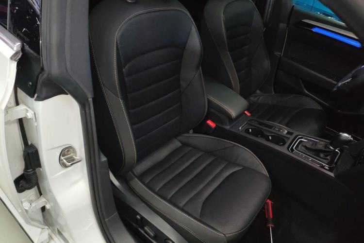 Used Volkswagen FAW-Volkswagen CC 2023 380TSI Striking Edition Right Front Seat