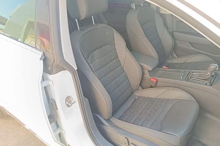 Used Volkswagen FAW-Volkswagen CC 2023 Hunting Vehicle 380TSI Hunter's Heart Edition Right Front Seat