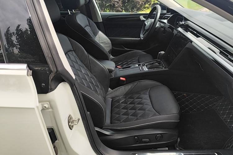 Used Volkswagen FAW-Volkswagen CC 2023 Adventure Vehicle 380TSI Trailblazer Edition Right Front Seat