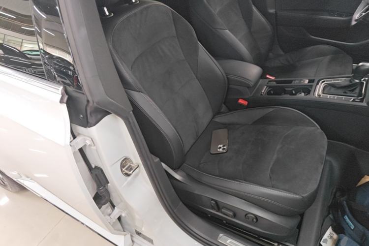 Used Volkswagen FAW-Volkswagen CC 2023 330TSI Ignite Edition Right Front Seat
