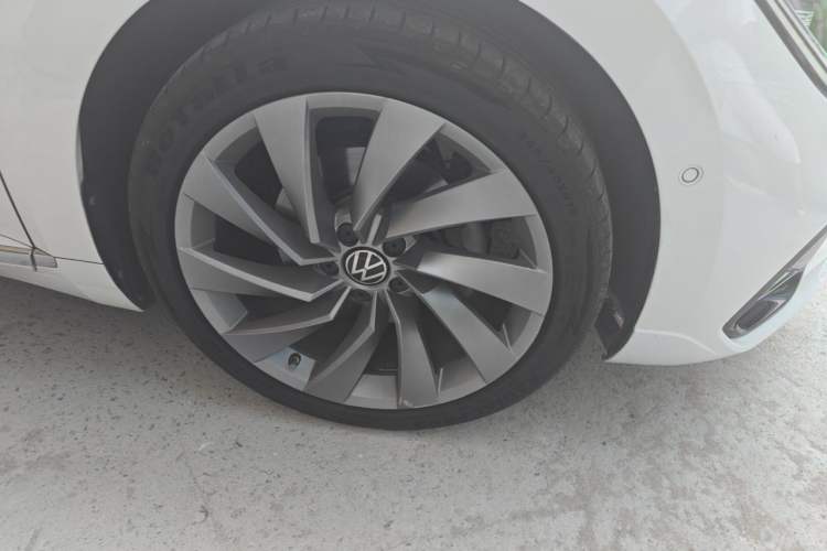Used Volkswagen FAW-Volkswagen CC 2023 380TSI Striking Edition Right Front Wheel Hub
