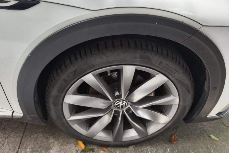 Used Volkswagen FAW-Volkswagen CC 2023 Hunting Vehicle 380TSI Hunter's Heart Edition Right Front Wheel Hub