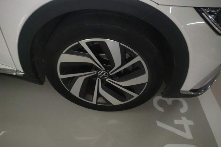 Used Volkswagen FAW-Volkswagen CC 2023 Adventure Vehicle 330TSI Hunter Vision Edition Right Front Wheel Hub