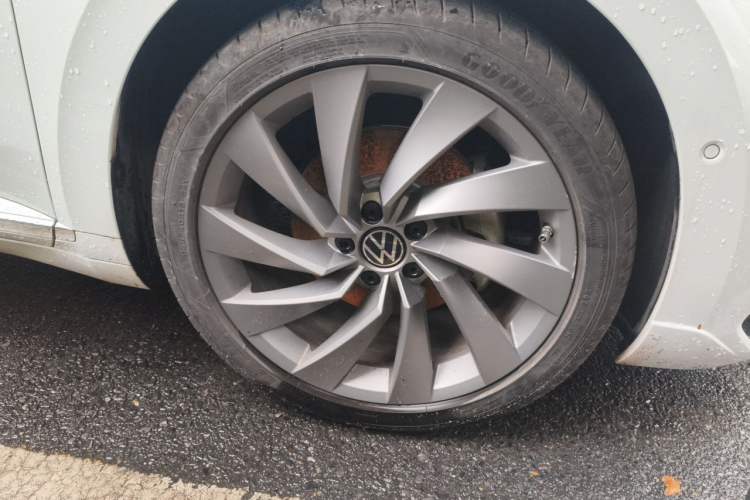 Used Volkswagen FAW-Volkswagen CC 2023 380TSI Striking Edition Right Front Wheel Hub