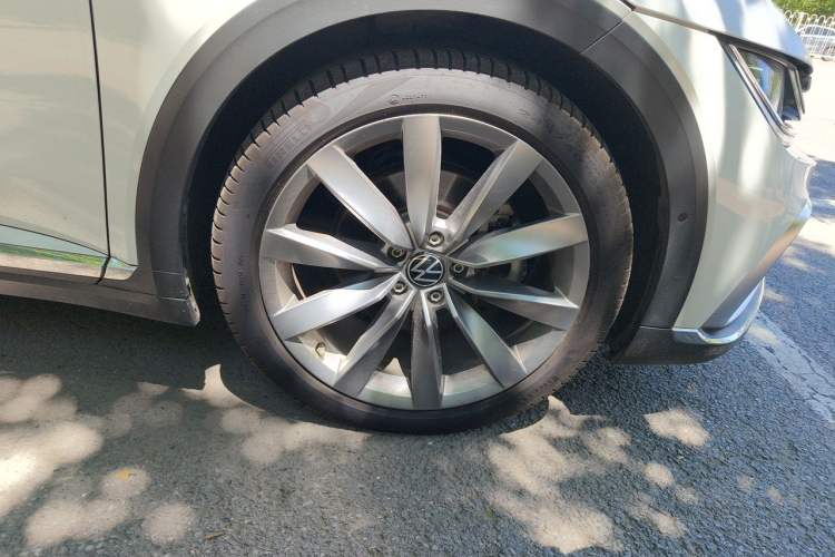 Used Volkswagen FAW-Volkswagen CC 2023 Hunting Vehicle 380TSI Hunter's Heart Edition Right Front Wheel Hub