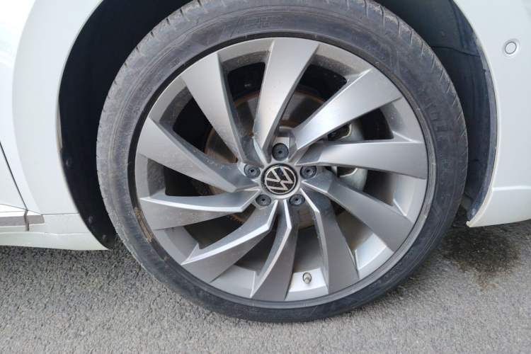 Used Volkswagen FAW-Volkswagen CC 2023 380TSI Striking Edition Right Front Wheel Hub
