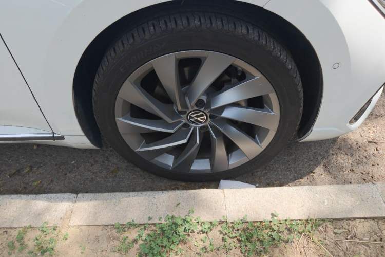Used Volkswagen FAW-Volkswagen CC 2023 380TSI Striking Edition Right Front Wheel Hub