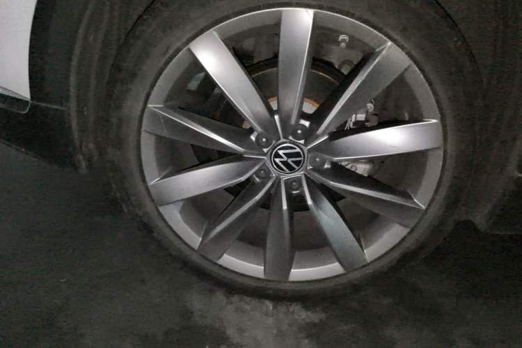 Used Volkswagen FAW-Volkswagen CC 2023 Hunting Vehicle 380TSI Hunter's Heart Edition Right Front Wheel Hub