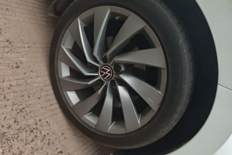 Used Volkswagen FAW-Volkswagen CC 2023 380TSI Striking Edition Right Front Wheel Hub
