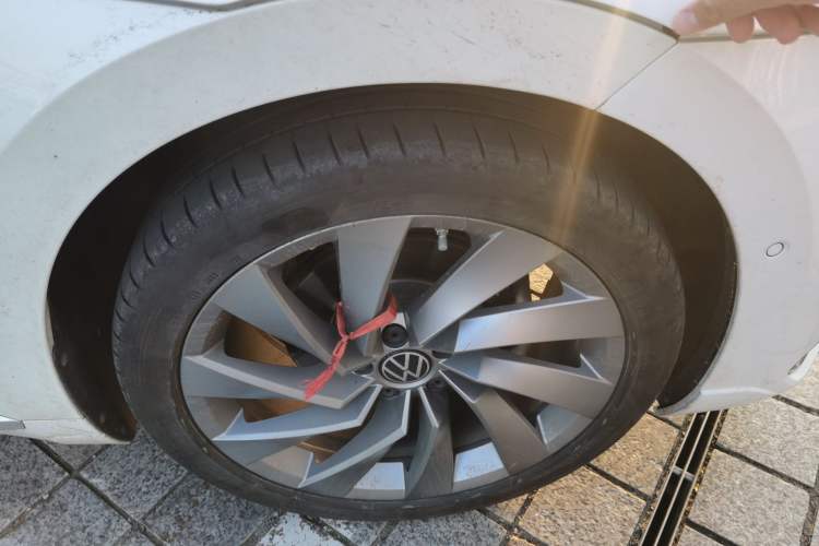 Used Volkswagen FAW-Volkswagen CC 2023 380TSI Striking Edition Right Front Wheel Hub
