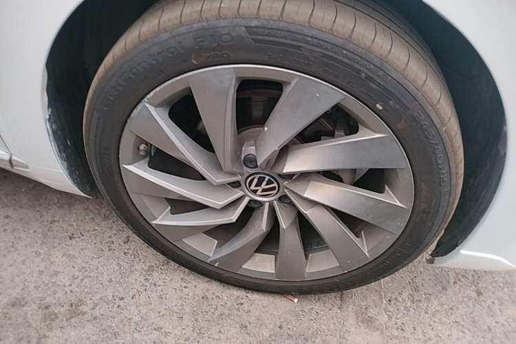 Used Volkswagen FAW-Volkswagen CC 2023 380TSI Striking Edition Right Front Wheel Hub