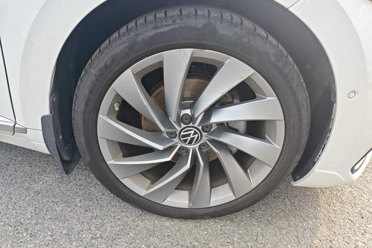 Used Volkswagen FAW-Volkswagen CC 2023 380TSI Striking Edition Right Front Wheel Hub